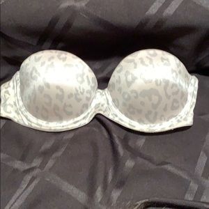 VICTORIA’S SECRET “PINK” STRAPLESS BRA🌸